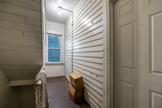 32 Ames St, Worcester, MA 01604