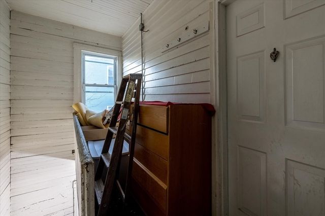 32 Ames St, Worcester, MA 01604