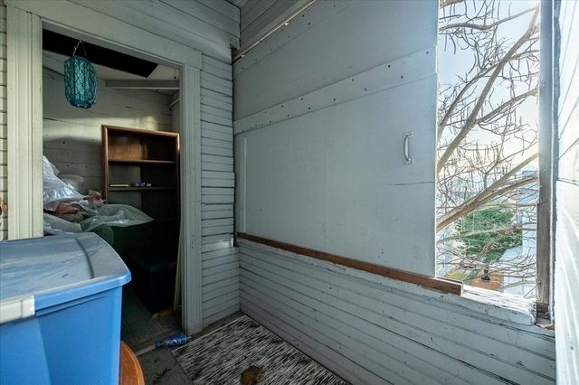 32 Ames St, Worcester, MA 01604