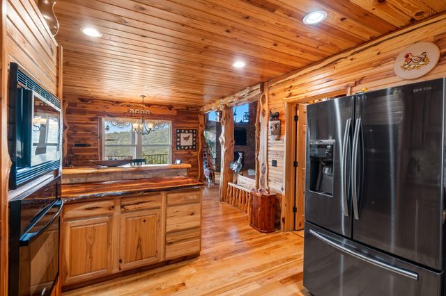 10 Baywood Circle, Branson West, MO 65737