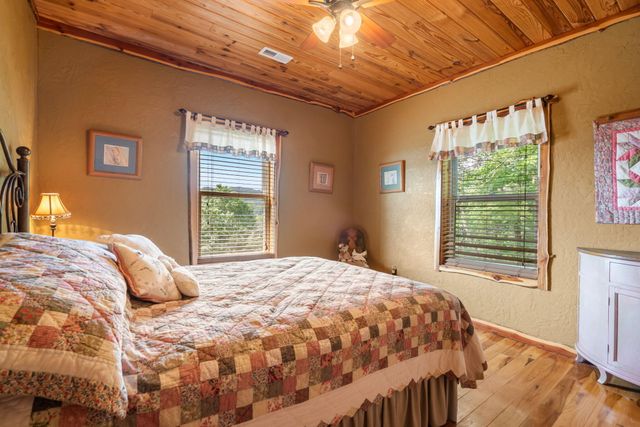 10 Baywood Circle, Branson West, MO 65737