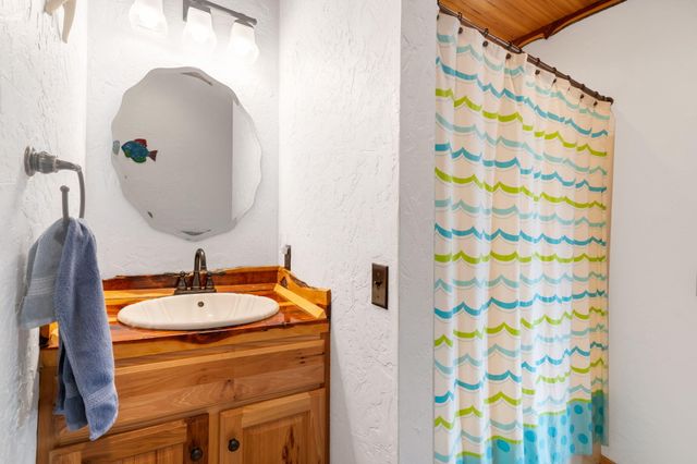 10 Baywood Circle, Branson West, MO 65737