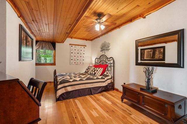 10 Baywood Circle, Branson West, MO 65737