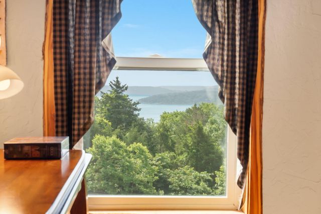 10 Baywood Circle, Branson West, MO 65737