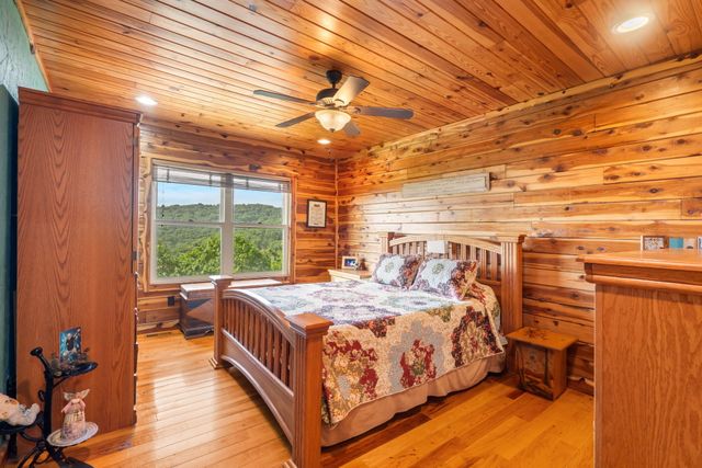 10 Baywood Circle, Branson West, MO 65737