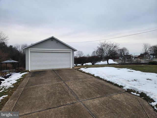 123 N 11TH ST, Akron, PA 17501