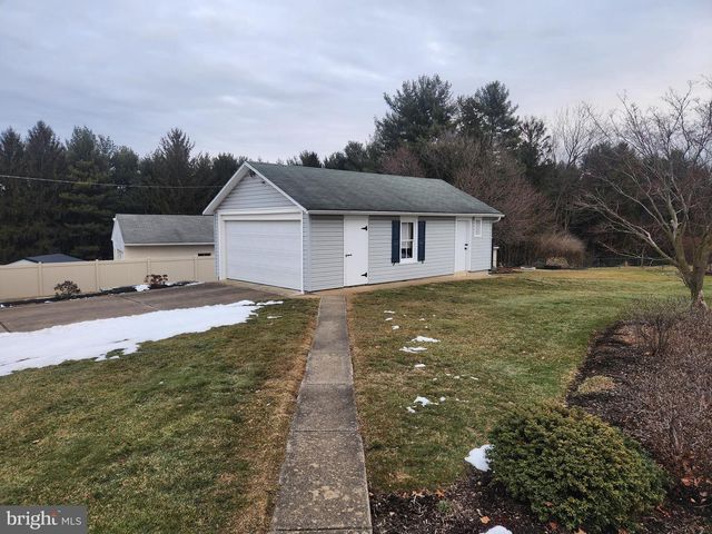 123 N 11TH ST, Akron, PA 17501