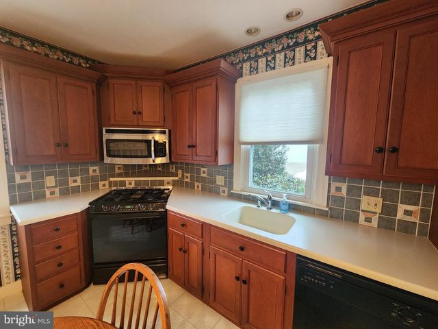 123 N 11TH ST, Akron, PA 17501