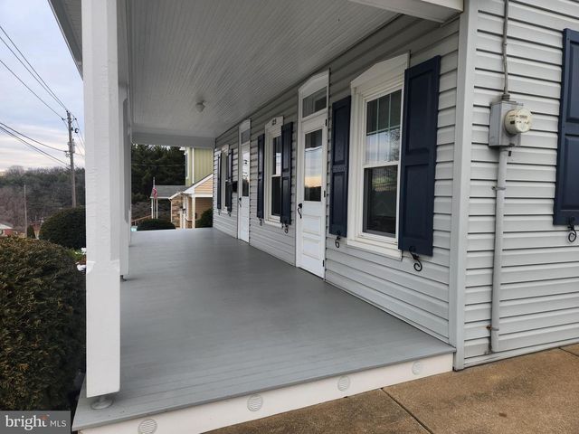 123 N 11TH ST, Akron, PA 17501