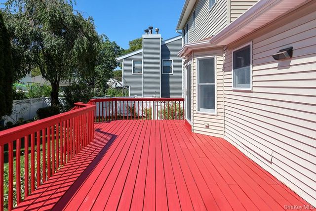 23 Garden Drive, Albertson, NY 11507