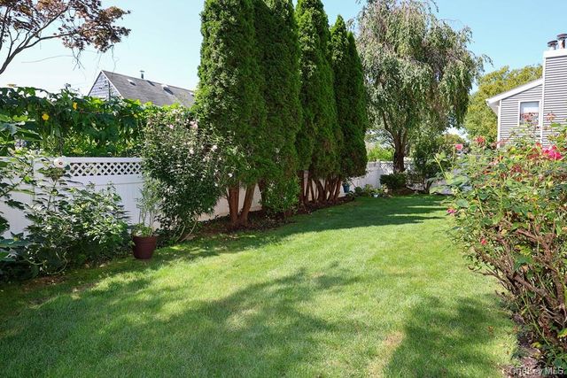 23 Garden Drive, Albertson, NY 11507