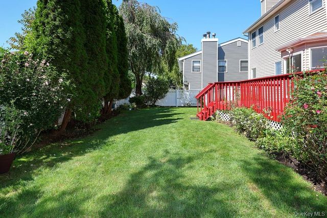 23 Garden Drive, Albertson, NY 11507
