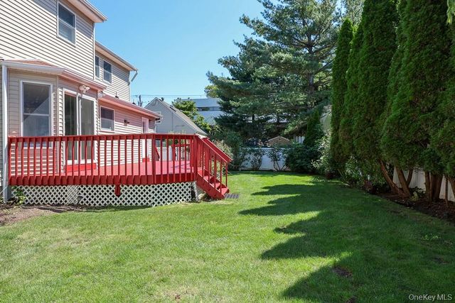23 Garden Drive, Albertson, NY 11507