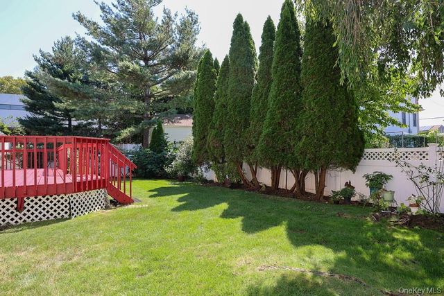 23 Garden Drive, Albertson, NY 11507