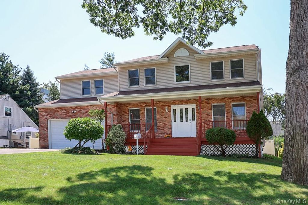 23 Garden Drive, Albertson, NY 11507 — photo 3