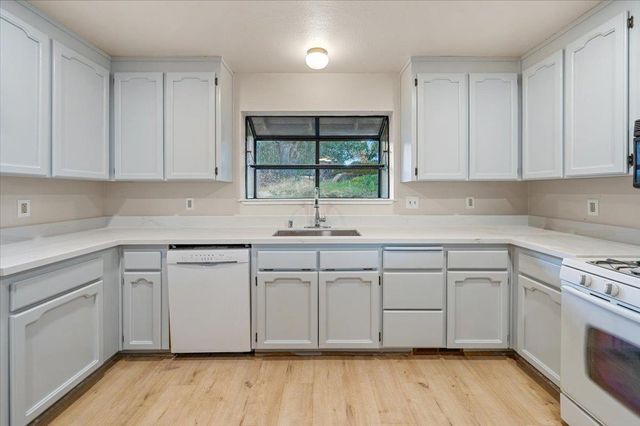19617 Victoria Dr, Grass Valley, CA 95949