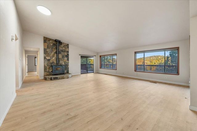 19617 Victoria Dr, Grass Valley, CA 95949