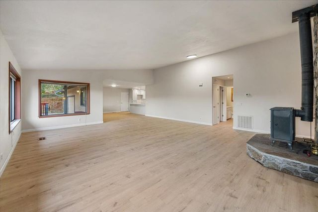 19617 Victoria Dr, Grass Valley, CA 95949