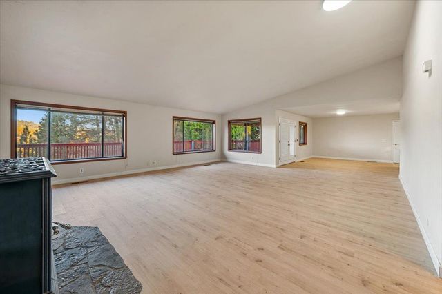 19617 Victoria Dr, Grass Valley, CA 95949