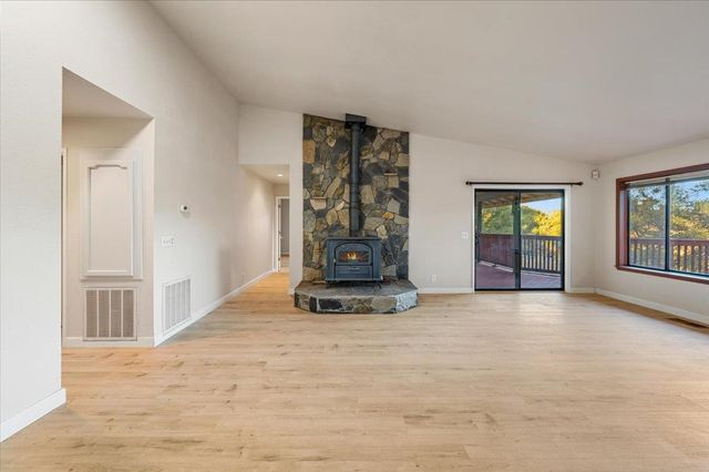 19617 Victoria Dr, Grass Valley, CA 95949