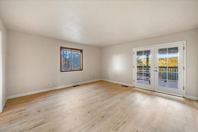 19617 Victoria Dr, Grass Valley, CA 95949