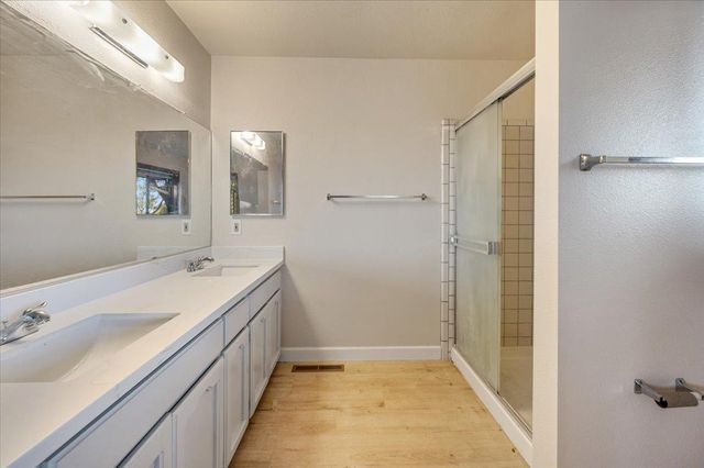 19617 Victoria Dr, Grass Valley, CA 95949