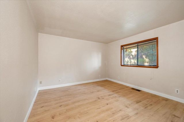 19617 Victoria Dr, Grass Valley, CA 95949
