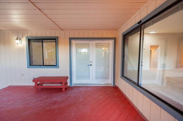19617 Victoria Dr, Grass Valley, CA 95949