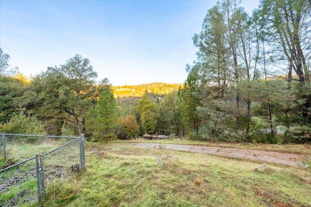 19617 Victoria Dr, Grass Valley, CA 95949