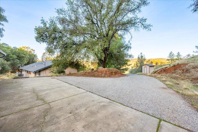 19617 Victoria Dr, Grass Valley, CA 95949