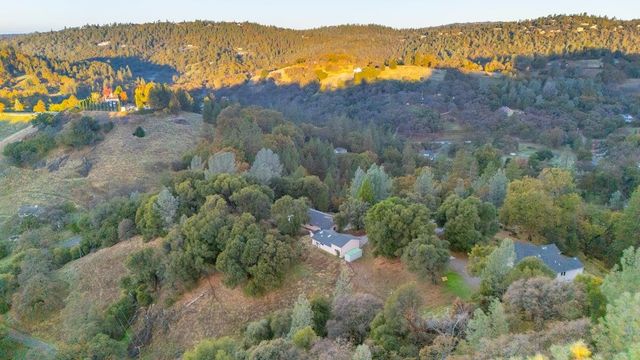 19617 Victoria Dr, Grass Valley, CA 95949