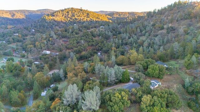 19617 Victoria Dr, Grass Valley, CA 95949