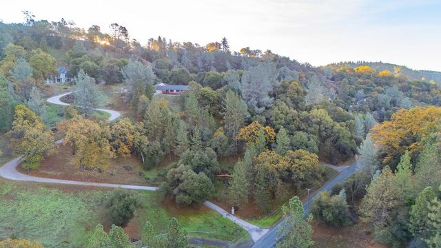 19617 Victoria Dr, Grass Valley, CA 95949