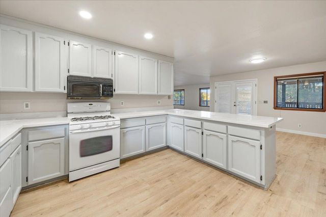 19617 Victoria Dr, Grass Valley, CA 95949