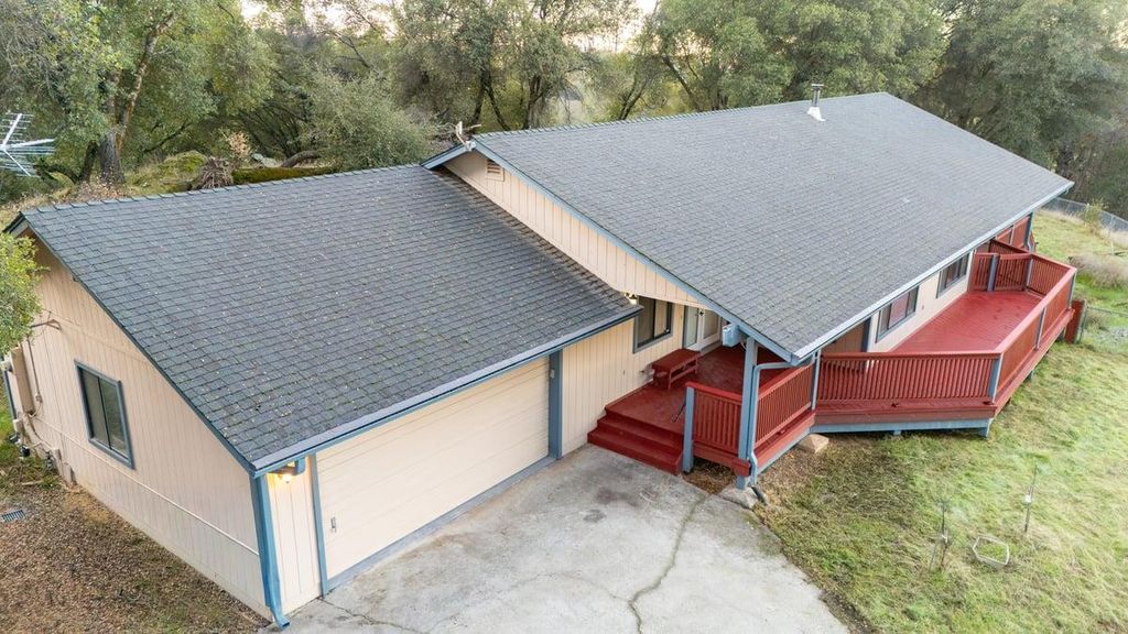 19617 Victoria Dr, Grass Valley, CA 95949