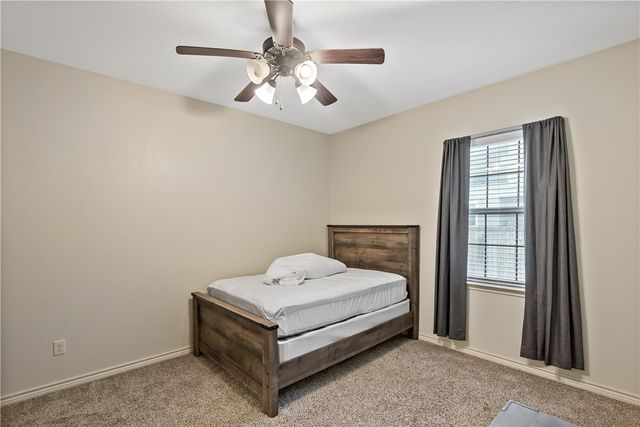 413 Momma Bear Drive, College Station, TX 77845