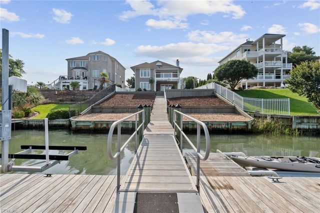 31 Bay Front PL, Hampton, VA 23664