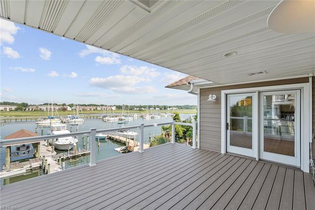 31 Bay Front PL, Hampton, VA 23664