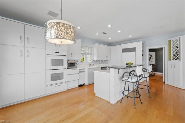 31 Bay Front PL, Hampton, VA 23664
