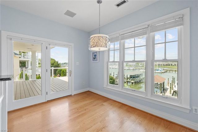 31 Bay Front PL, Hampton, VA 23664