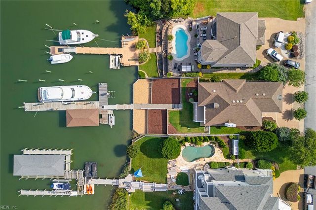 31 Bay Front PL, Hampton, VA 23664