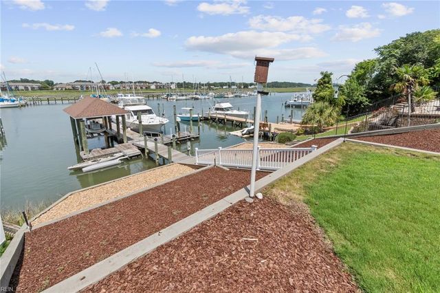 31 Bay Front PL, Hampton, VA 23664