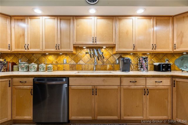 33 Abby Chase Drive, Jeffersonville, IN 47130