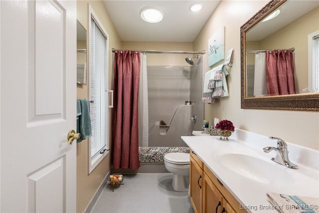 33 Abby Chase Drive, Jeffersonville, IN 47130