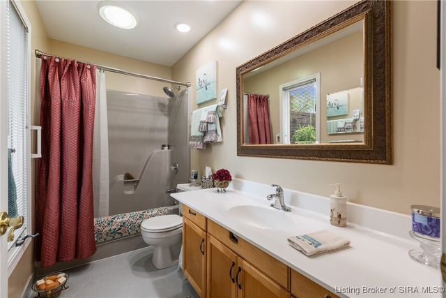 33 Abby Chase Drive, Jeffersonville, IN 47130