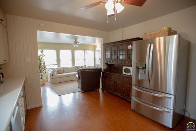 2323 SW 20th ST, Topeka, KS 66604