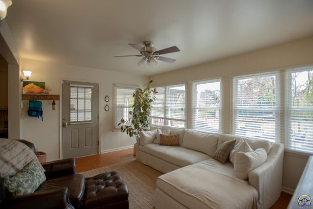 2323 SW 20th ST, Topeka, KS 66604