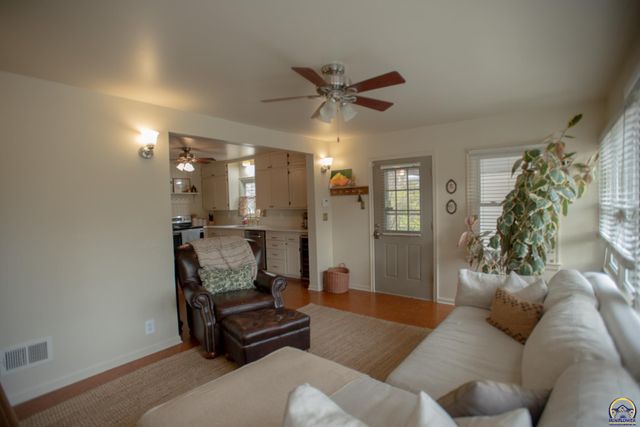 2323 SW 20th ST, Topeka, KS 66604