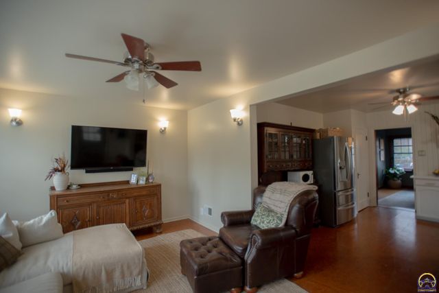 2323 SW 20th ST, Topeka, KS 66604