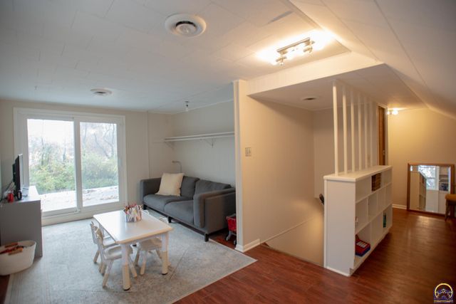 2323 SW 20th ST, Topeka, KS 66604